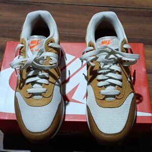 BRAND NEW BROWN & TAN NIKE AIR MAX 1
